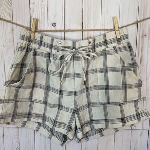 Womens shorts size large. Brand CISONO